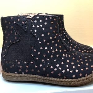 Cute! Bunny boots w/ Star pattern